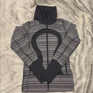 Lulu zip up! Worn once great condition🌺